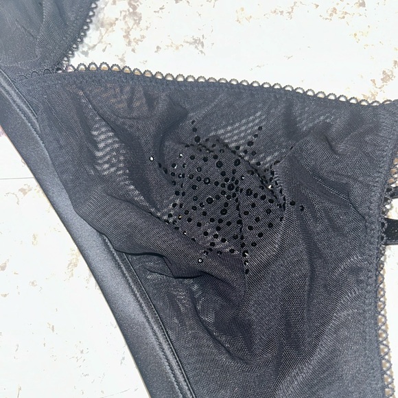 VS Black Spiderweb Bralette Black Nwt Large - Picture 9 of 10